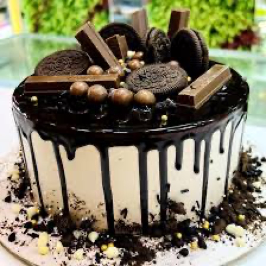 Chocolate cake with dark ganache